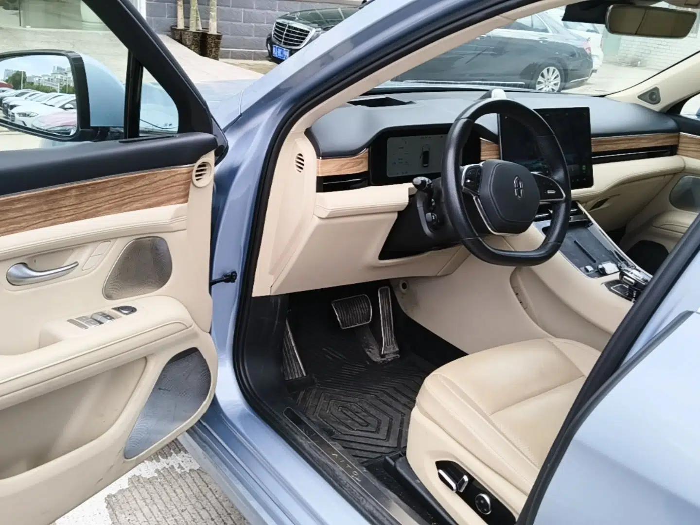 Hima AITO M5 2023 All-Electric Rear-Drive Standard Edition — миниатюра 18