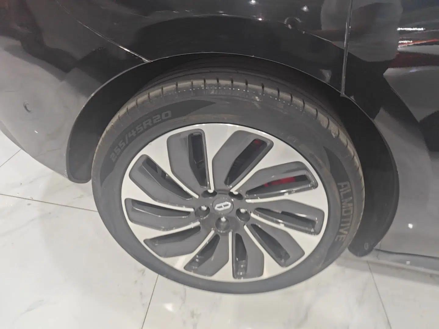 Hima AITO M5 2022 Extended-Range Four-Wheel Drive Performance Version — миниатюра 11