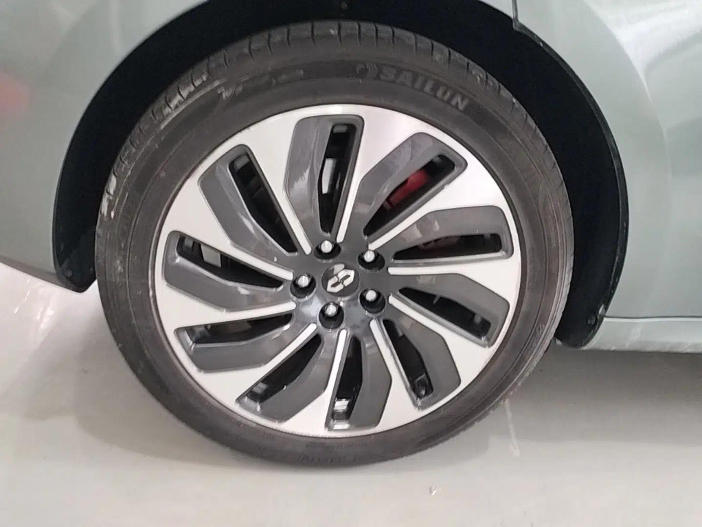 Hima AITO M5 2022 Extended-Range Four-Wheel Drive Ultimate Edition — миниатюра 11