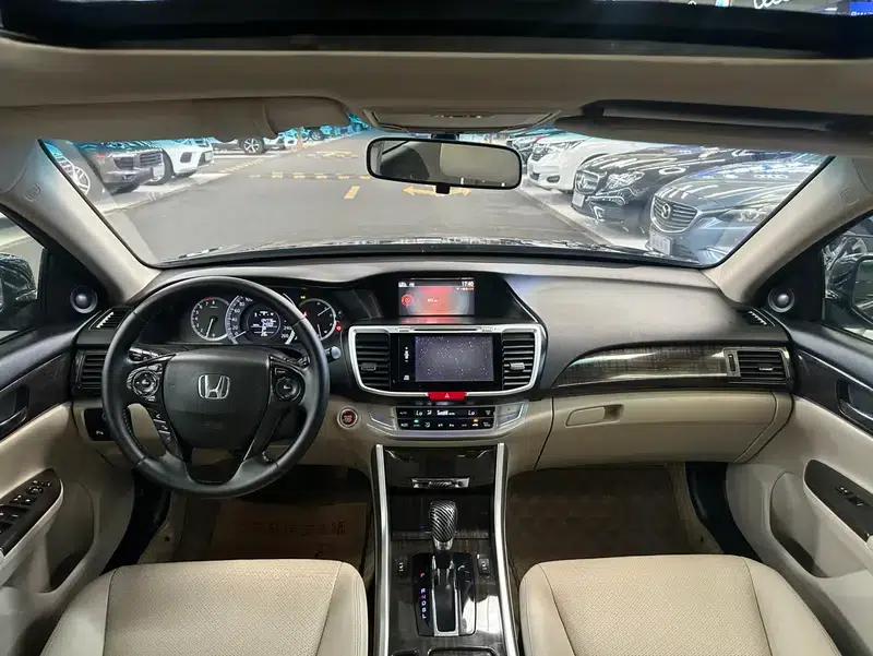 2014 Honda Accord 2.4L EXN Luxury Navigation Edition — миниатюра 7