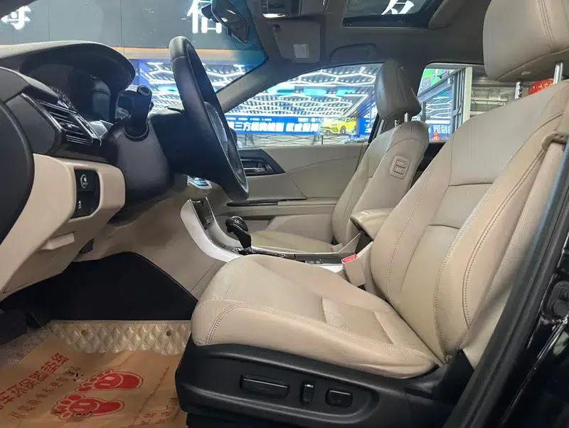 2014 Honda Accord 2.4L EXN Luxury Navigation Edition — миниатюра 8