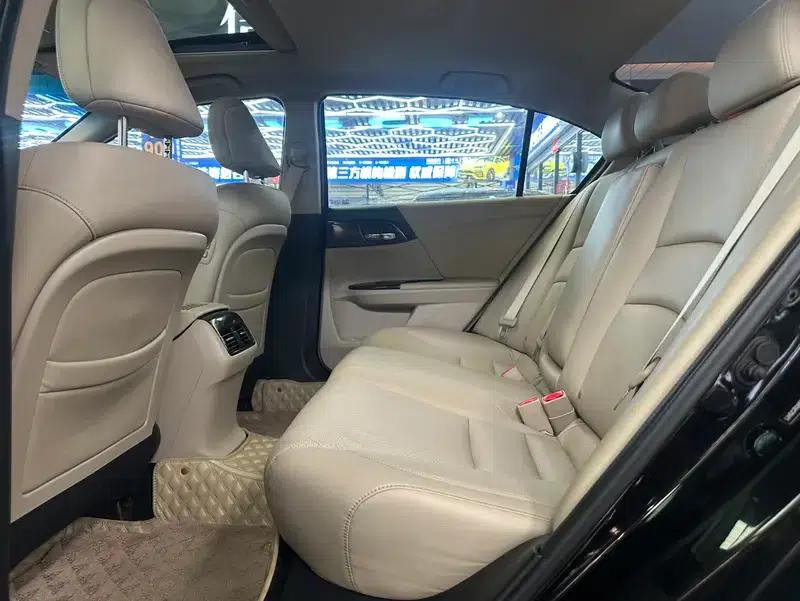 2014 Honda Accord 2.4L EXN Luxury Navigation Edition — миниатюра 9