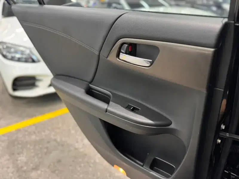 2015 Honda Accord 2.0L LXS Elite Edition — миниатюра 17