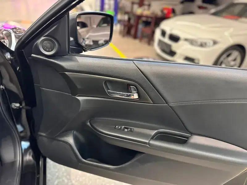2015 Honda Accord 2.0L LXS Elite Edition — миниатюра 19