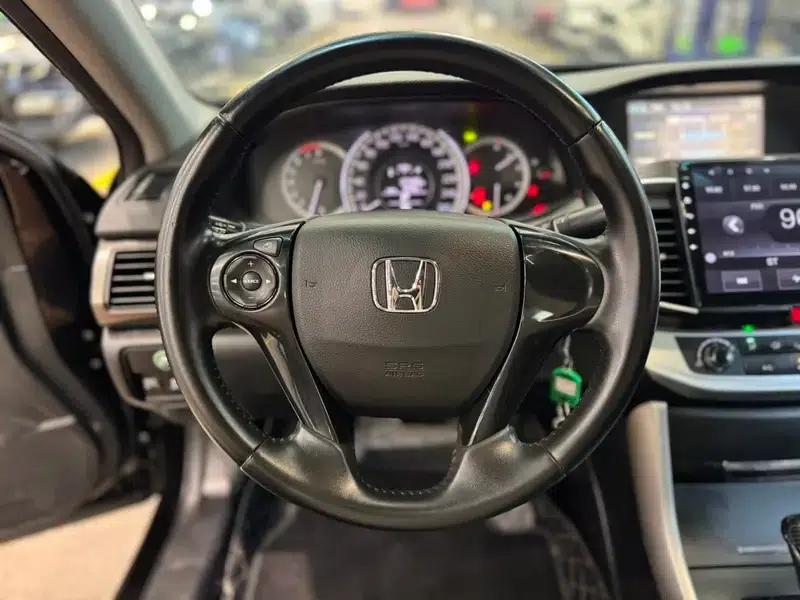 2015 Honda Accord 2.0L LXS Elite Edition — миниатюра 24