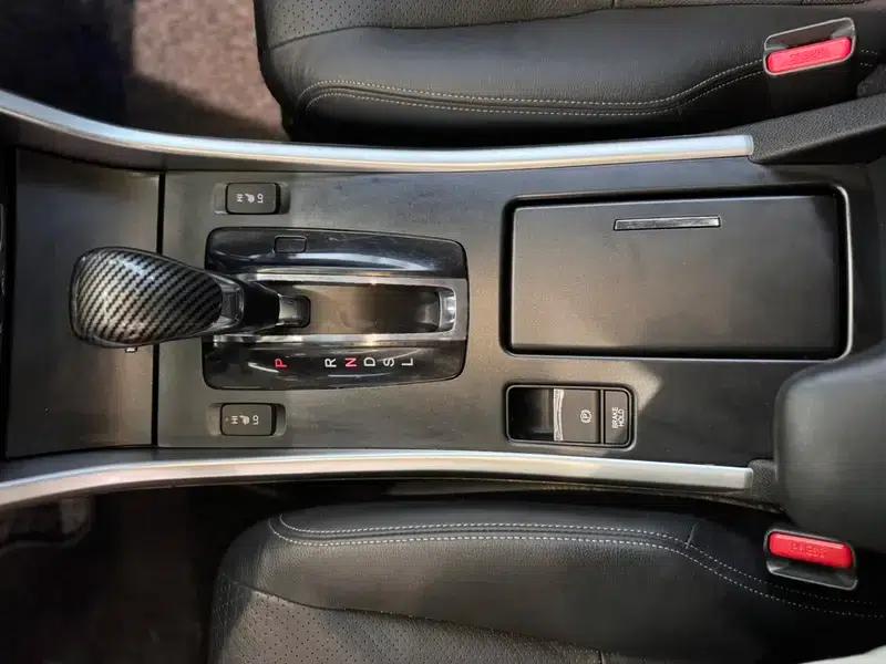 2015 Honda Accord 2.0L LXS Elite Edition — миниатюра 30