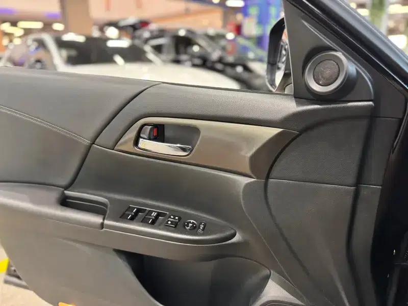 2015 Honda Accord 2.0L LXS Elite Edition — миниатюра 35