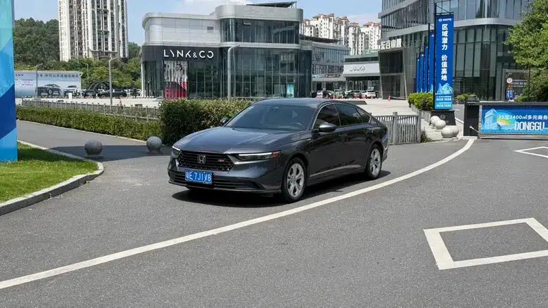 2023 Honda Accord 260TURBO Smart Edition — миниатюра 1