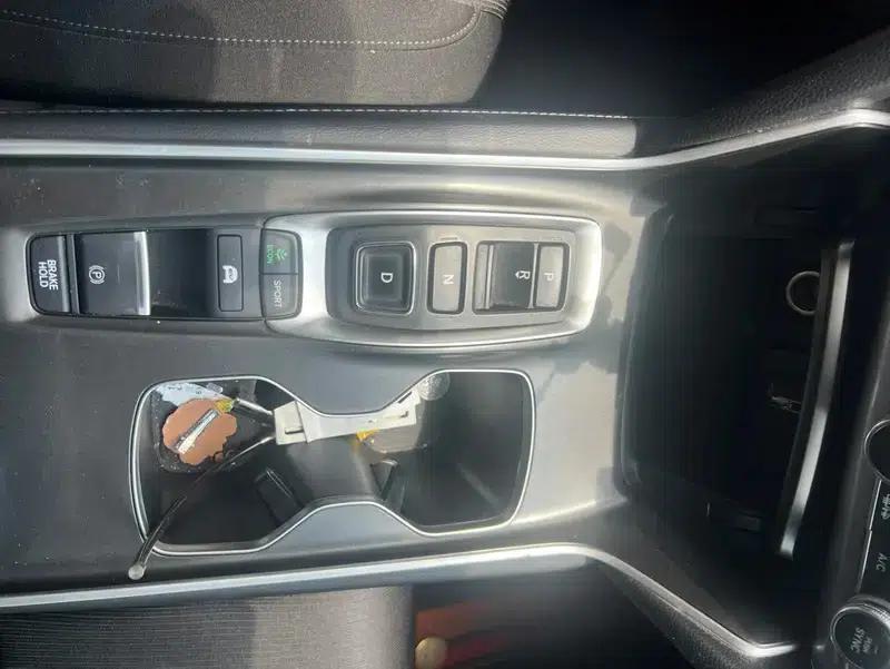2022 Honda Accord Hybrid 2.0L Elite Edition — миниатюра 18