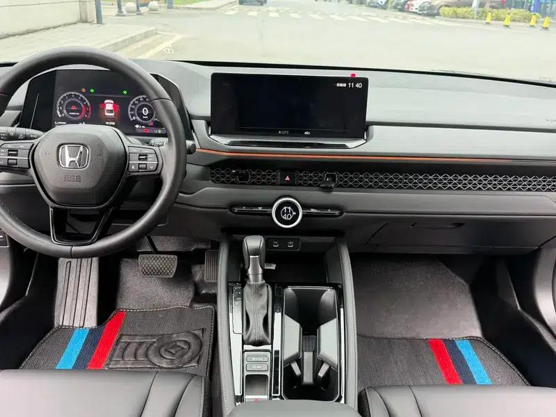 2024 Honda Accord 260TURBO Luxury Edition — миниатюра 13