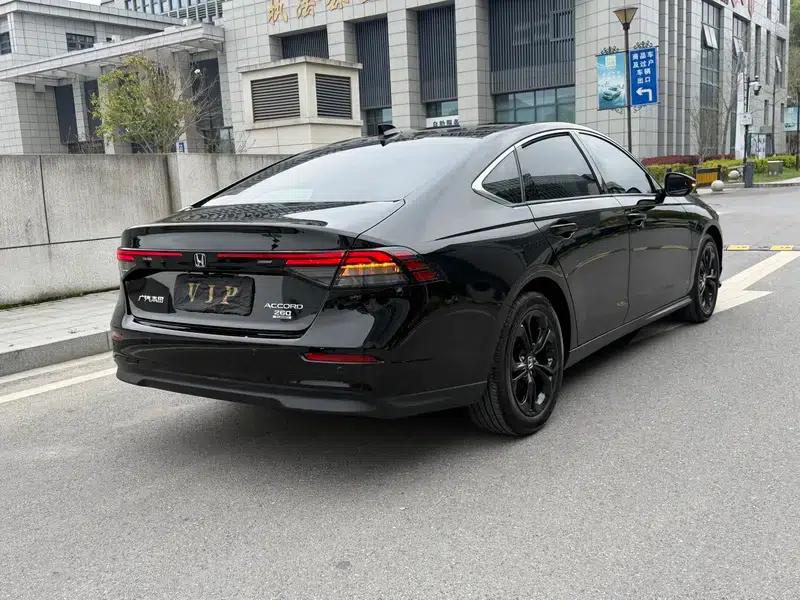 2024 Honda Accord 260TURBO Luxury Edition — миниатюра 6
