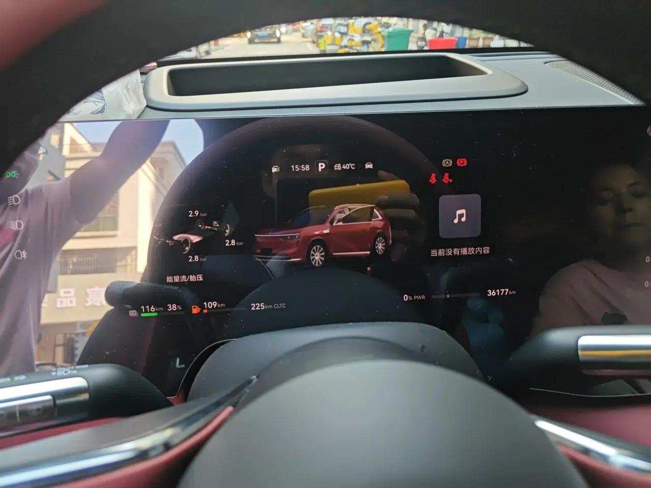 Hima AITO M8 2025 Extended-Range Ultra Version 53.4 kWh 6-Seater Edition — миниатюра 11