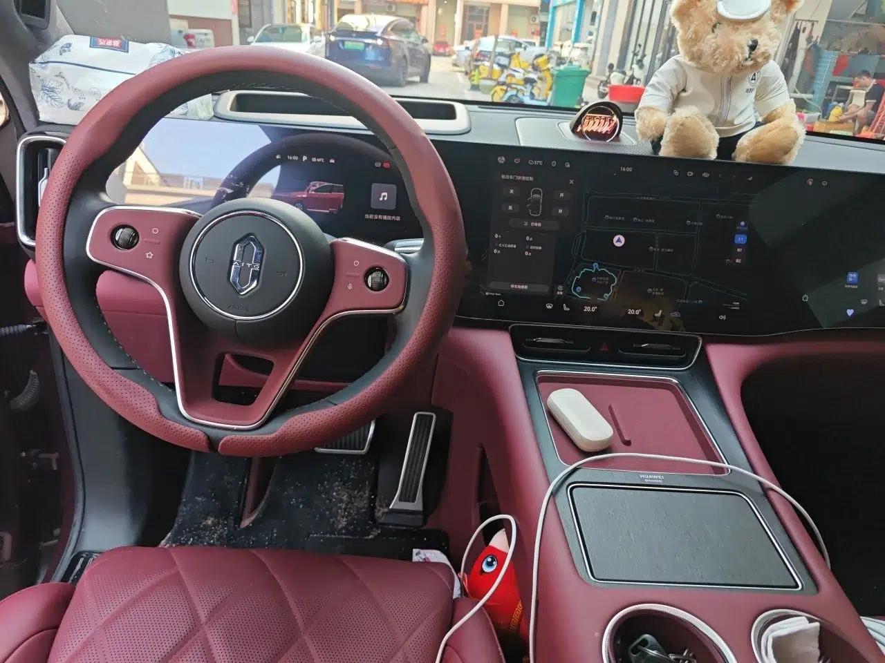Hima AITO M8 2025 Extended-Range Ultra Version 53.4 kWh 6-Seater Edition — миниатюра 9