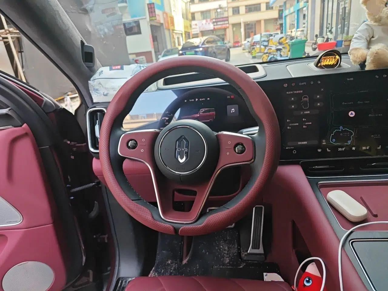 Hima AITO M8 2025 Extended-Range Ultra Version 53.4 kWh 6-Seater Edition — миниатюра 10