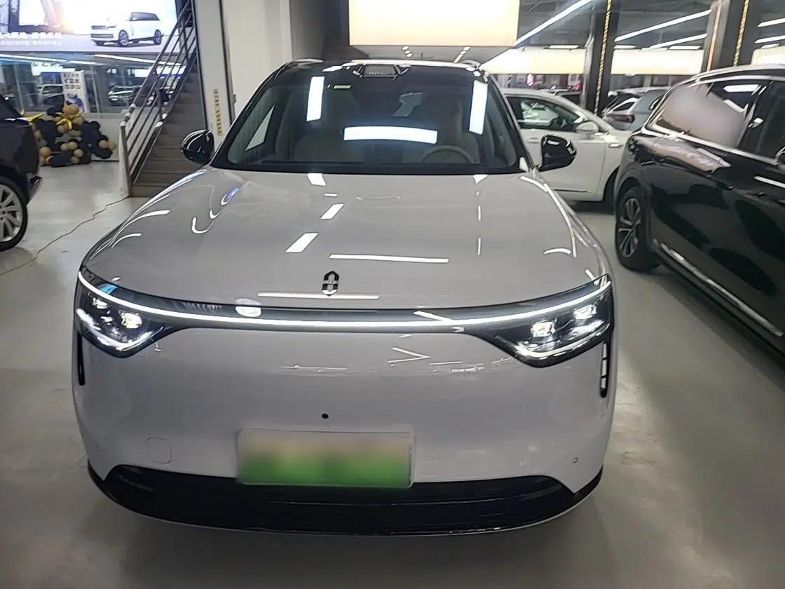 Hima AITO M8 2025 Extended-Range Max+ Version 53.4 kWh 6-Seater Edition — миниатюра 2