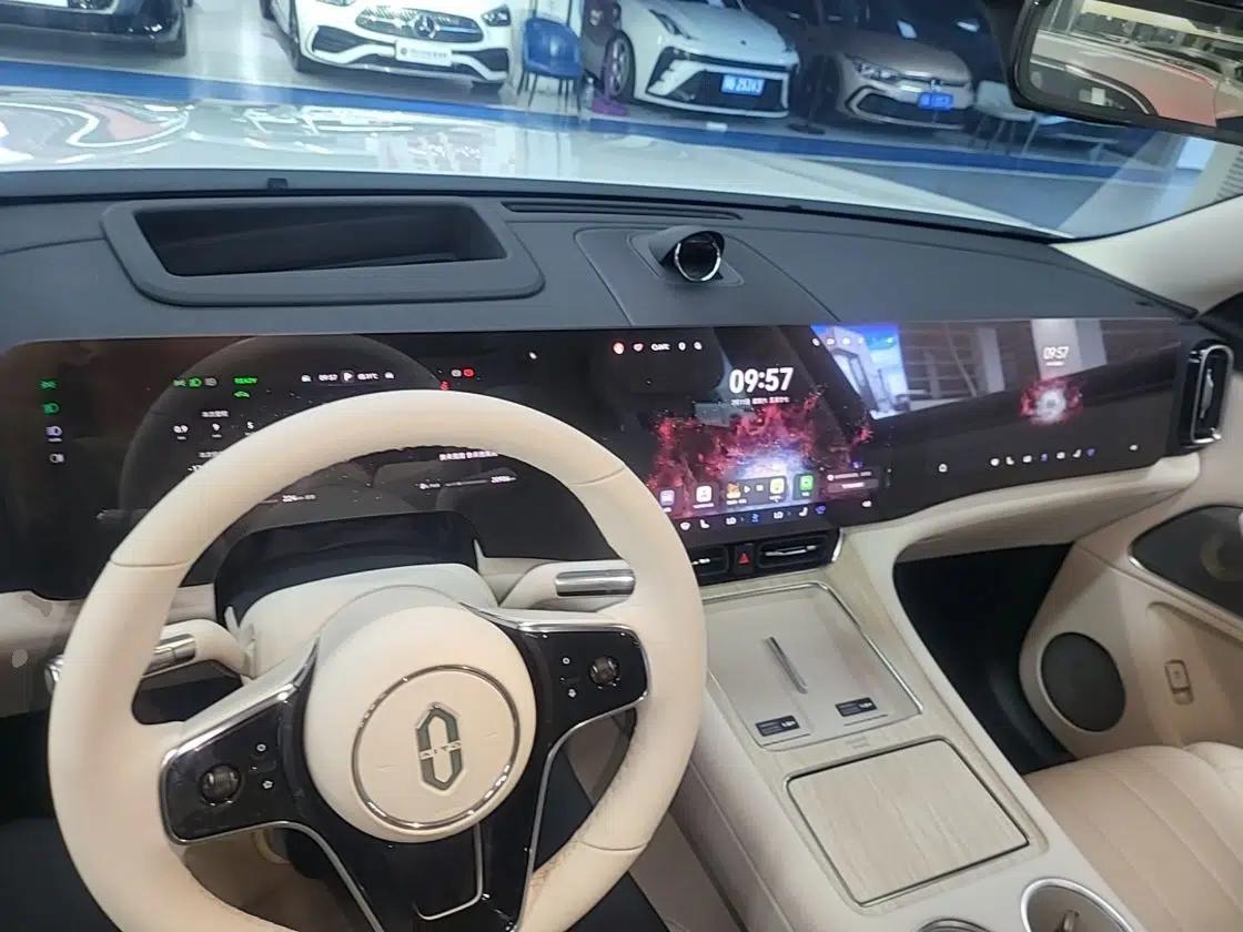 Hima AITO M8 2025 Extended-Range Max+ Version 53.4 kWh 6-Seater Edition — миниатюра 12