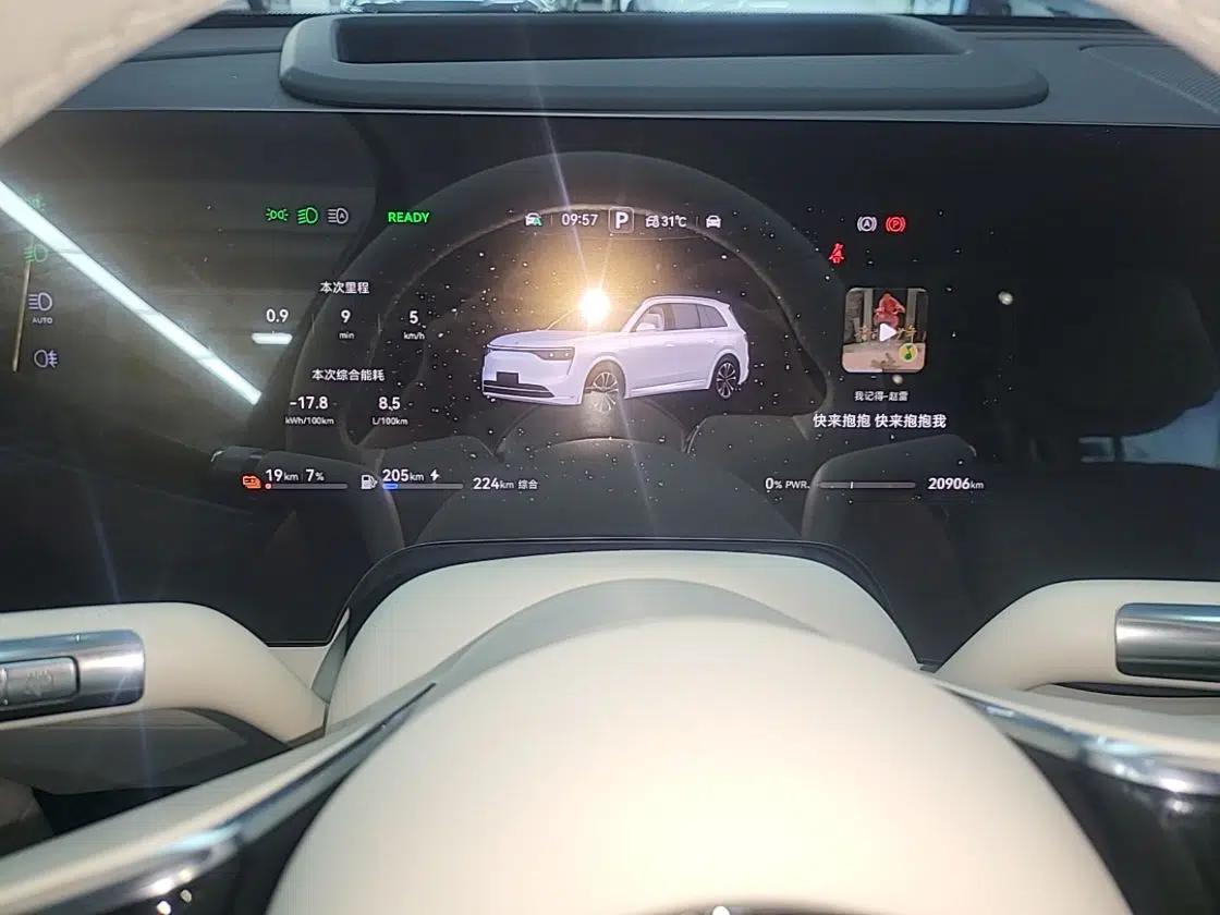 Hima AITO M8 2025 Extended-Range Max+ Version 53.4 kWh 6-Seater Edition — миниатюра 14