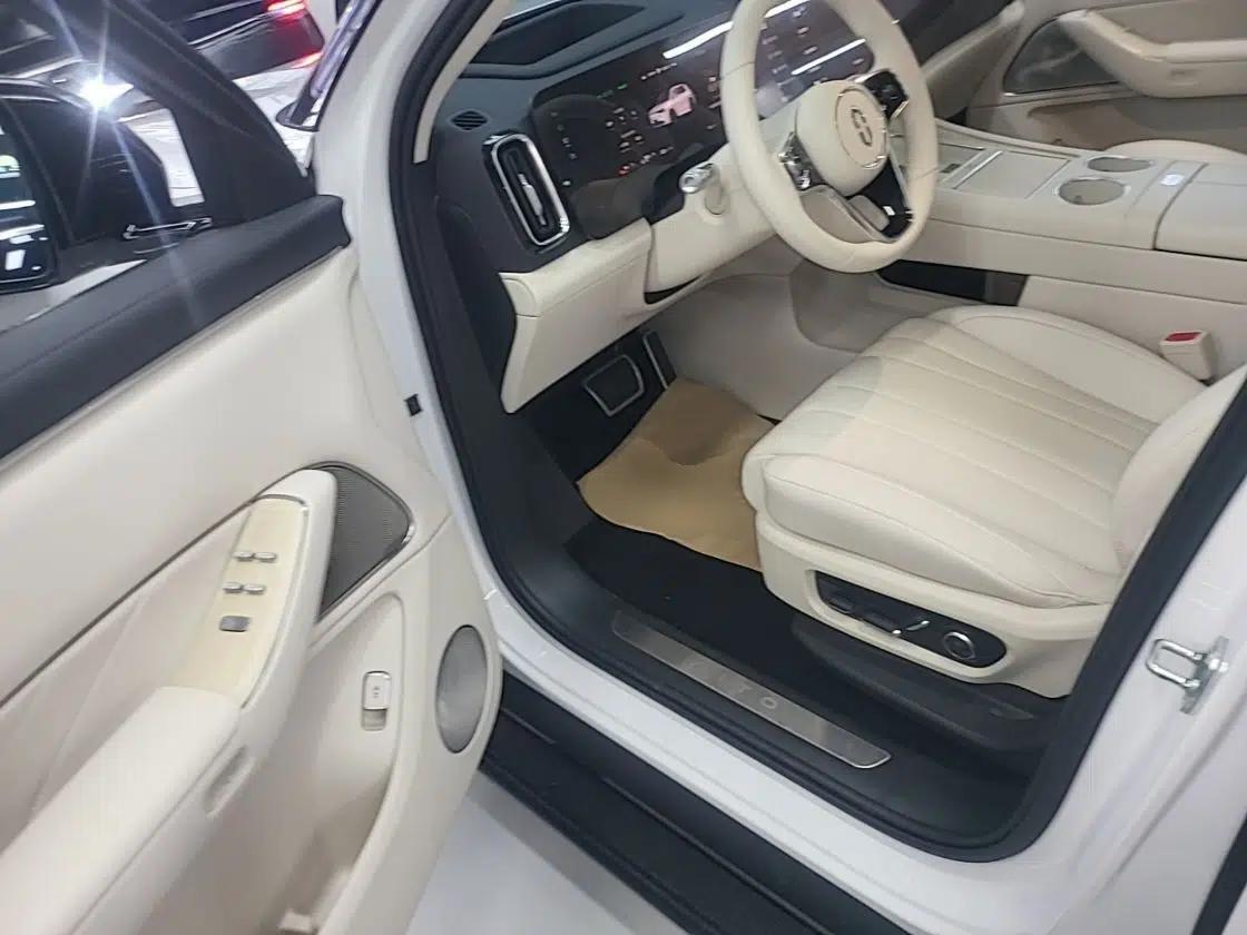 Hima AITO M8 2025 Extended-Range Max+ Version 53.4 kWh 6-Seater Edition — миниатюра 17