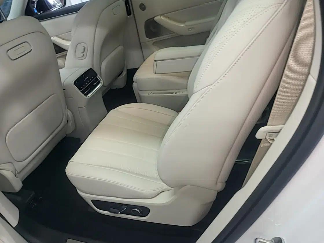 Hima AITO M8 2025 Extended-Range Max+ Version 53.4 kWh 6-Seater Edition — миниатюра 20