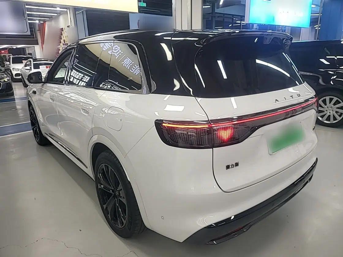 Hima AITO M8 2025 Extended-Range Max+ Version 53.4 kWh 6-Seater Edition — миниатюра 4