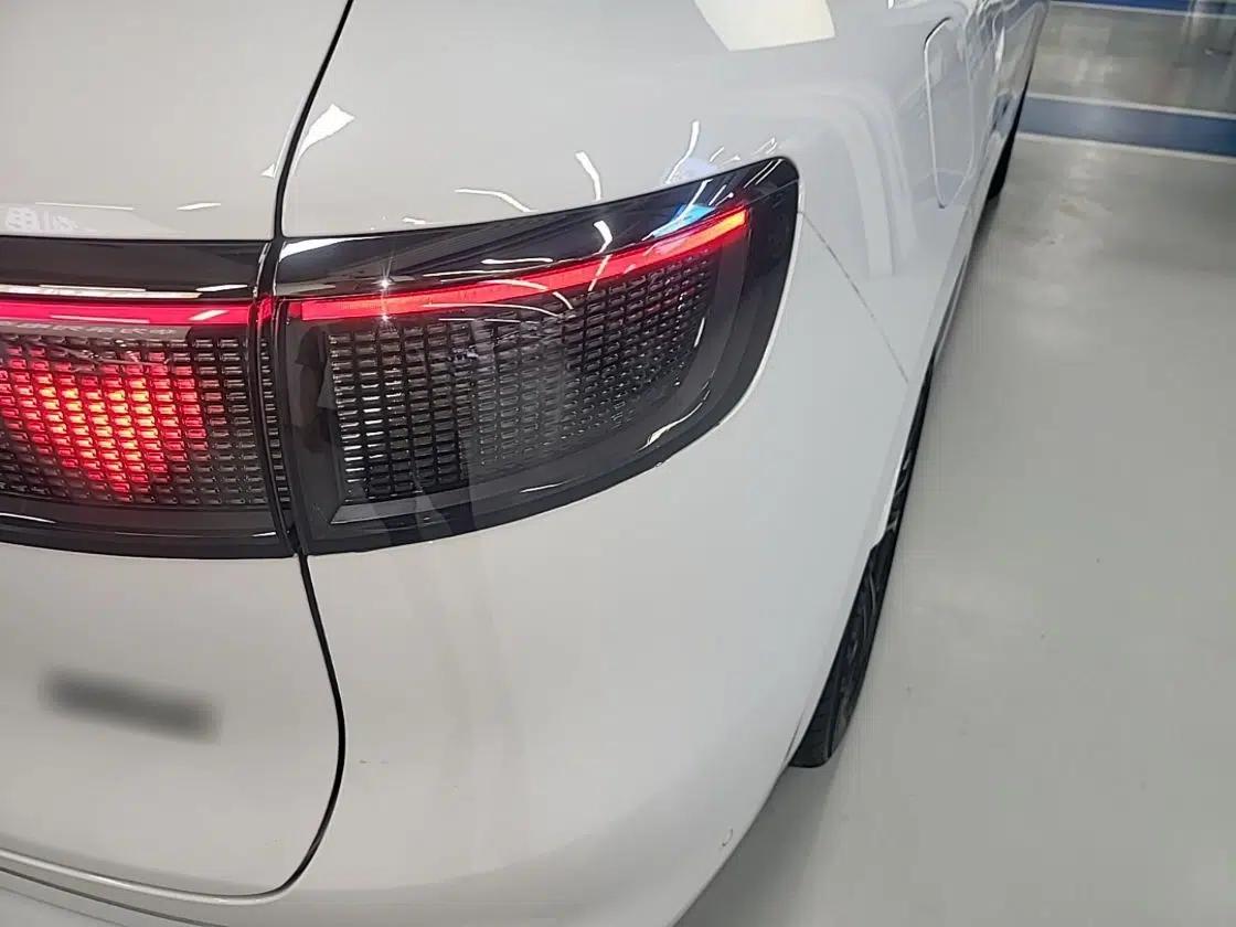 Hima AITO M8 2025 Extended-Range Max+ Version 53.4 kWh 6-Seater Edition — миниатюра 9