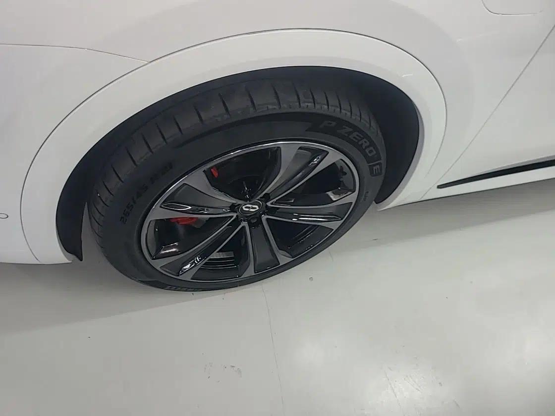 Hima AITO M8 2025 Extended-Range Max+ Version 53.4 kWh 6-Seater Edition — миниатюра 10