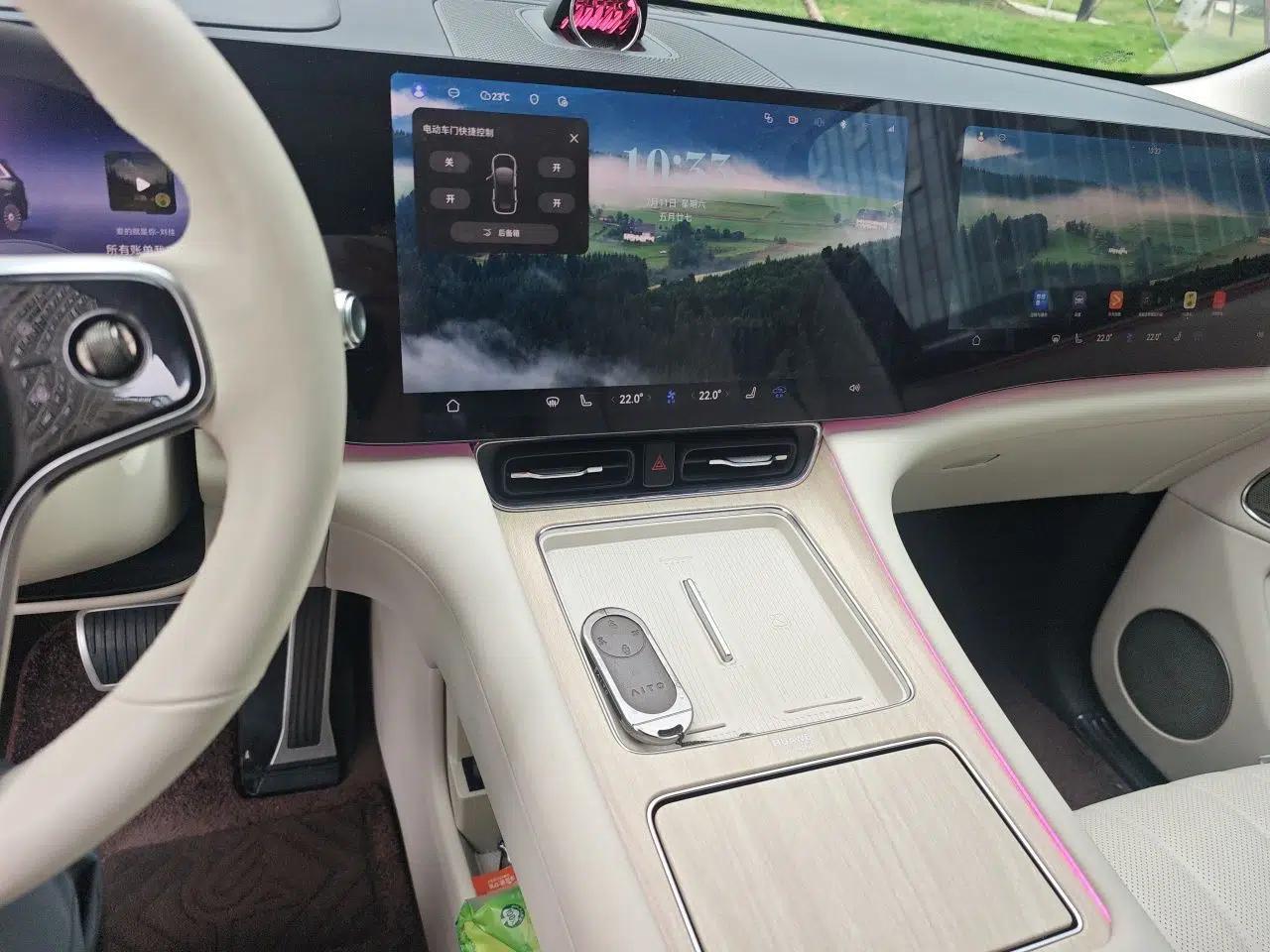 Hima AITO M8 2025 Extended-Range Ultra Version 53.4 kWh 6-Seater Edition — миниатюра 13