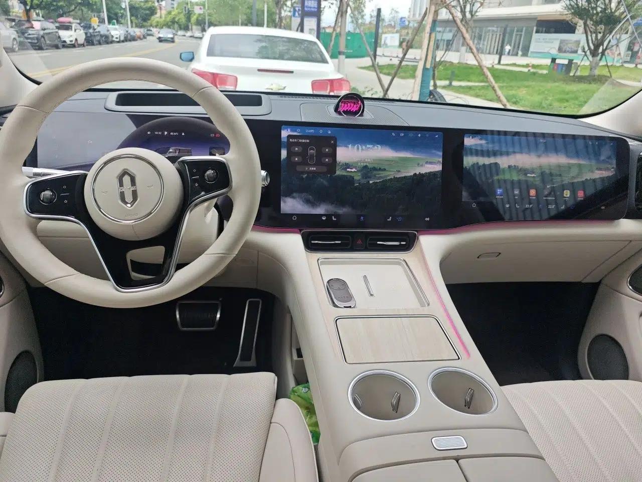 Hima AITO M8 2025 Extended-Range Ultra Version 53.4 kWh 6-Seater Edition — миниатюра 9