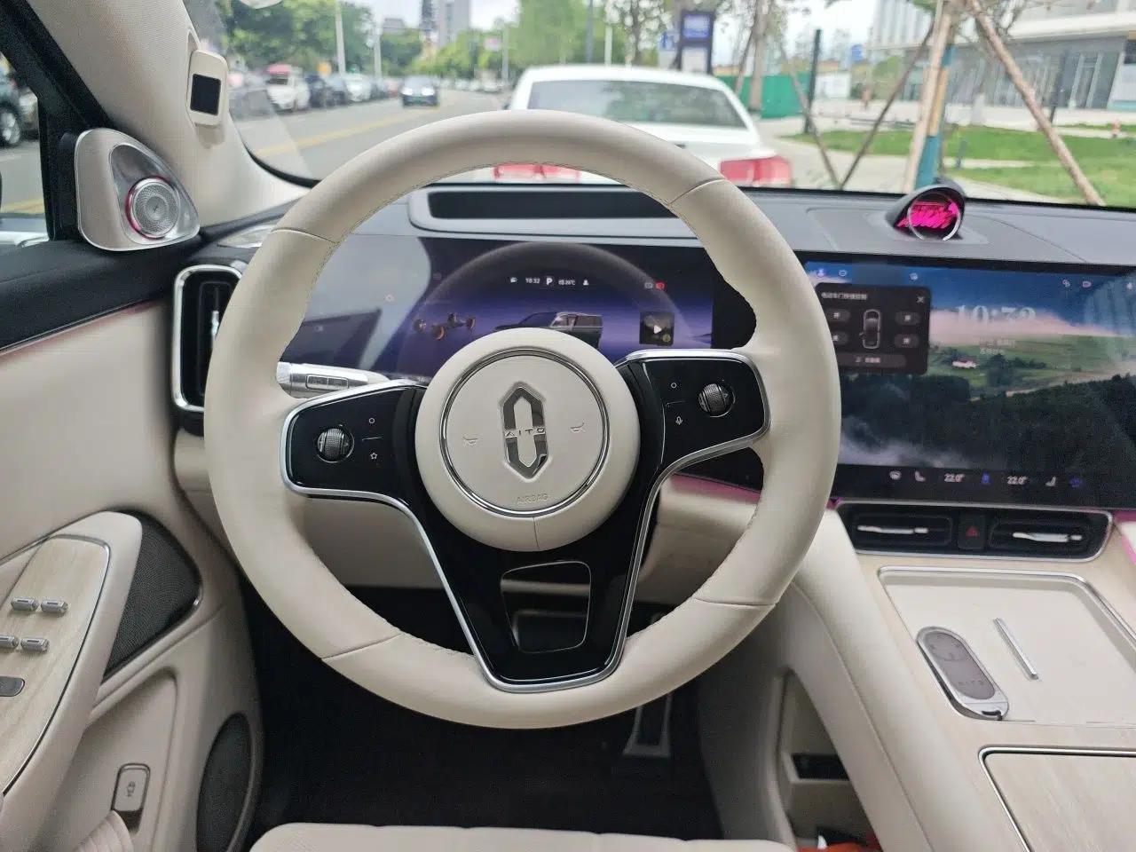Hima AITO M8 2025 Extended-Range Ultra Version 53.4 kWh 6-Seater Edition — миниатюра 10