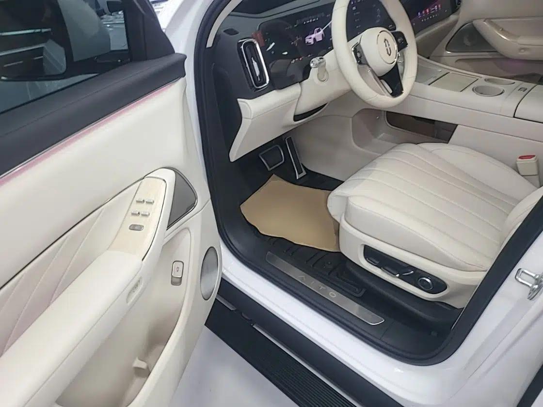 Hima AITO M8 2025 Extended-Range Max+ Version 53.4 kWh 5-Seater Edition — миниатюра 17