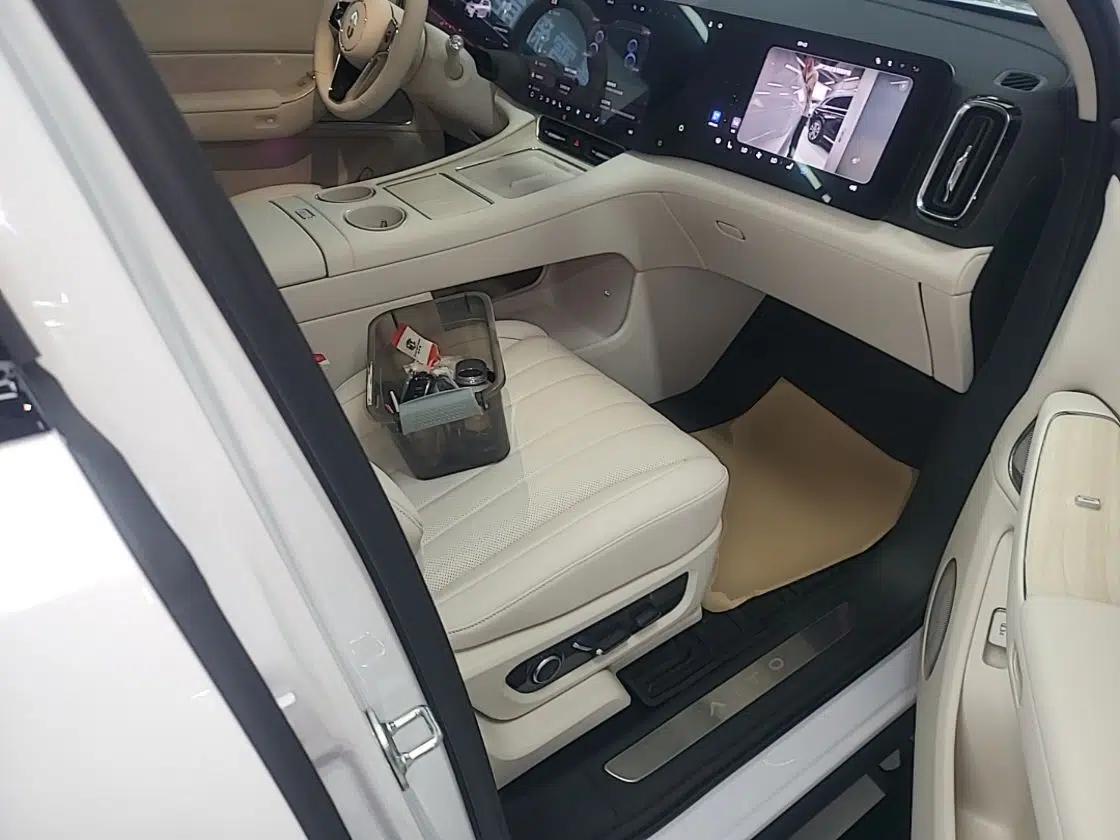 Hima AITO M8 2025 Extended-Range Max+ Version 53.4 kWh 5-Seater Edition — миниатюра 19