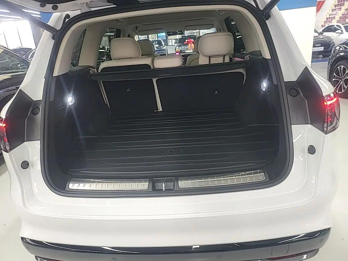 Hima AITO M8 2025 Extended-Range Max+ Version 53.4 kWh 5-Seater Edition — миниатюра 22