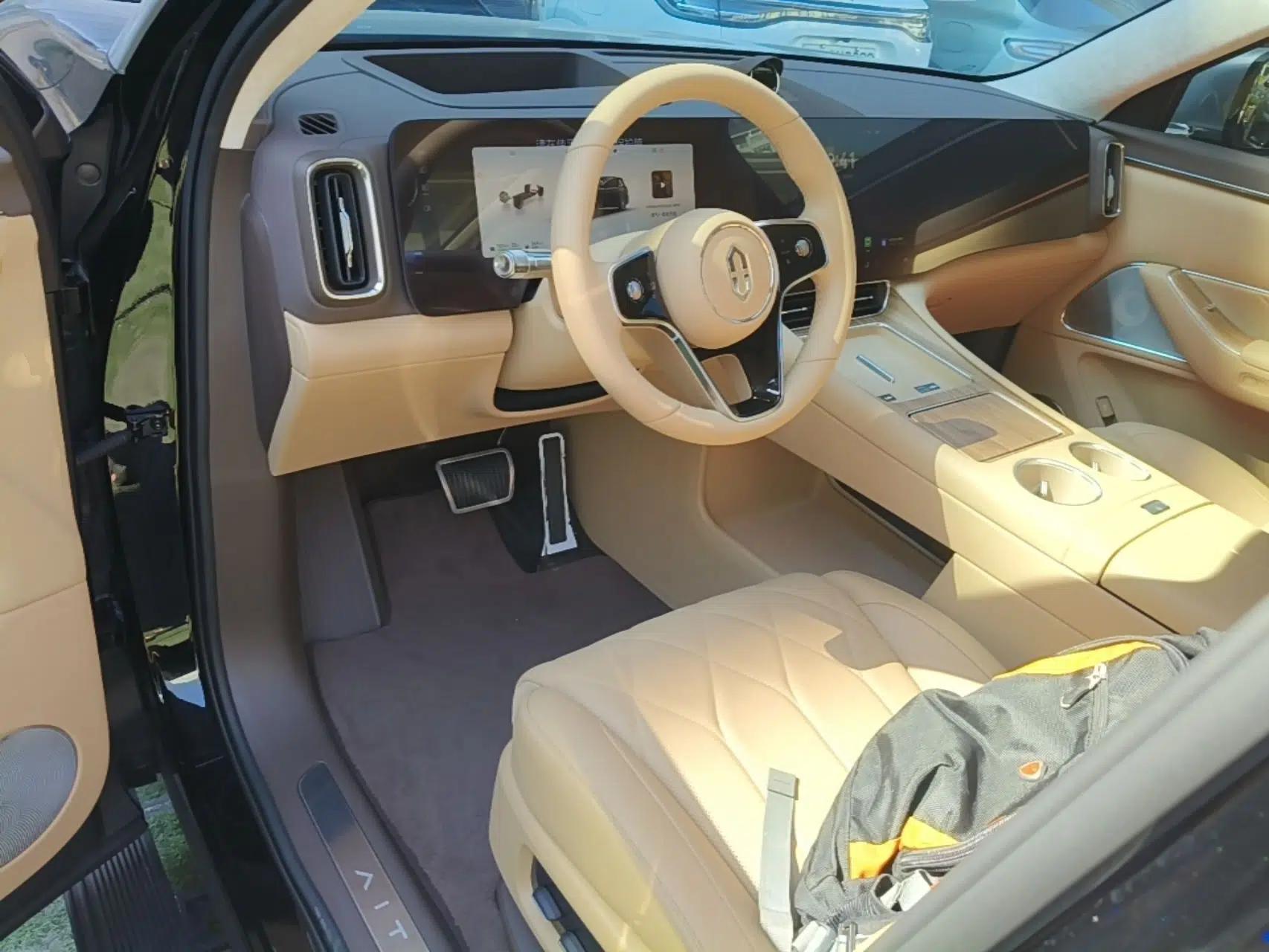 Hima AITO M8 2025 Extended-Range Ultra Version 53.4 kWh 5-Seater Edition — миниатюра 12