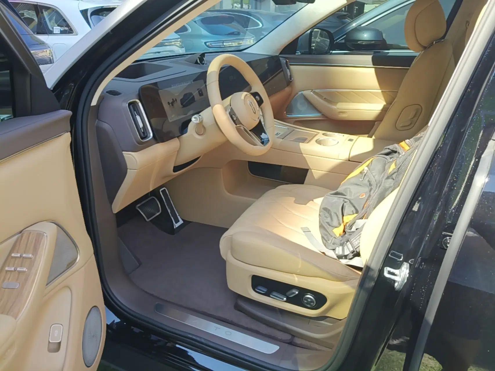 Hima AITO M8 2025 Extended-Range Ultra Version 53.4 kWh 5-Seater Edition — миниатюра 17