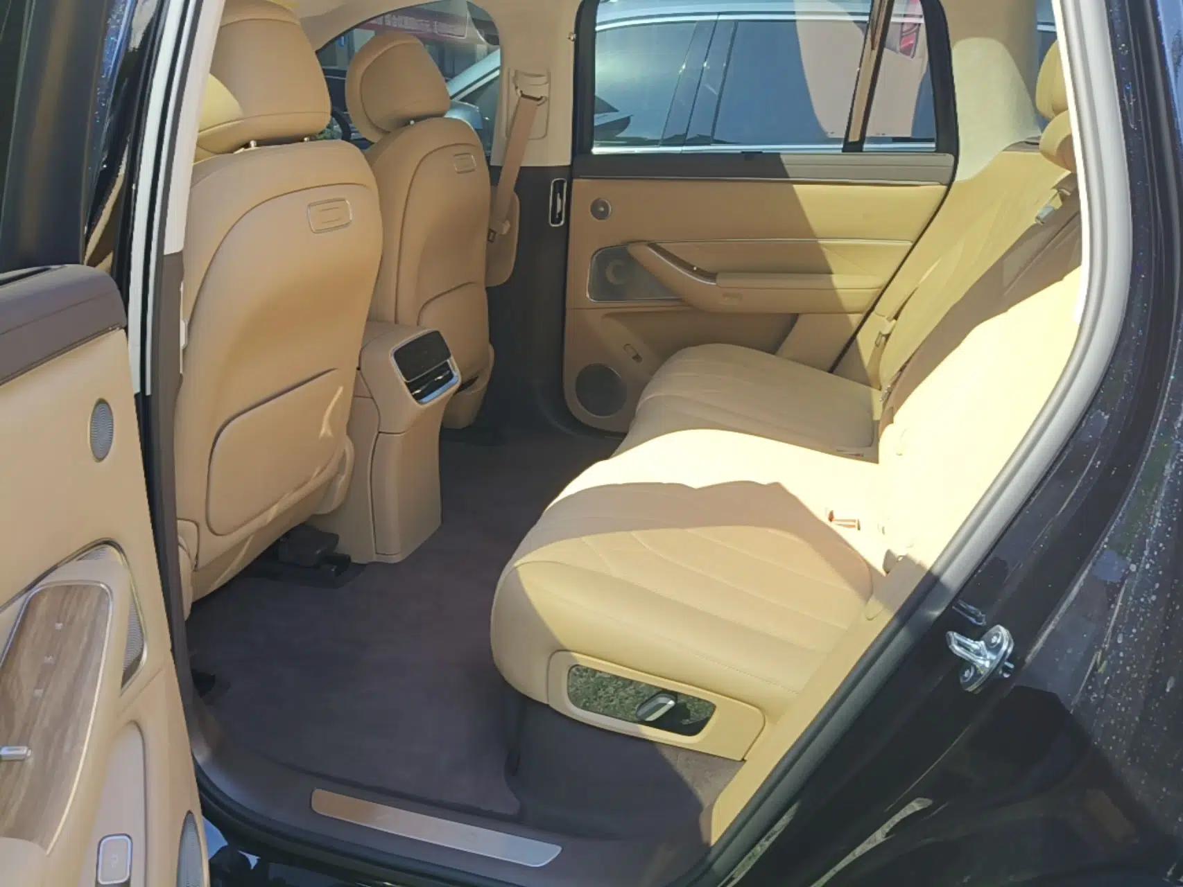 Hima AITO M8 2025 Extended-Range Ultra Version 53.4 kWh 5-Seater Edition — миниатюра 20