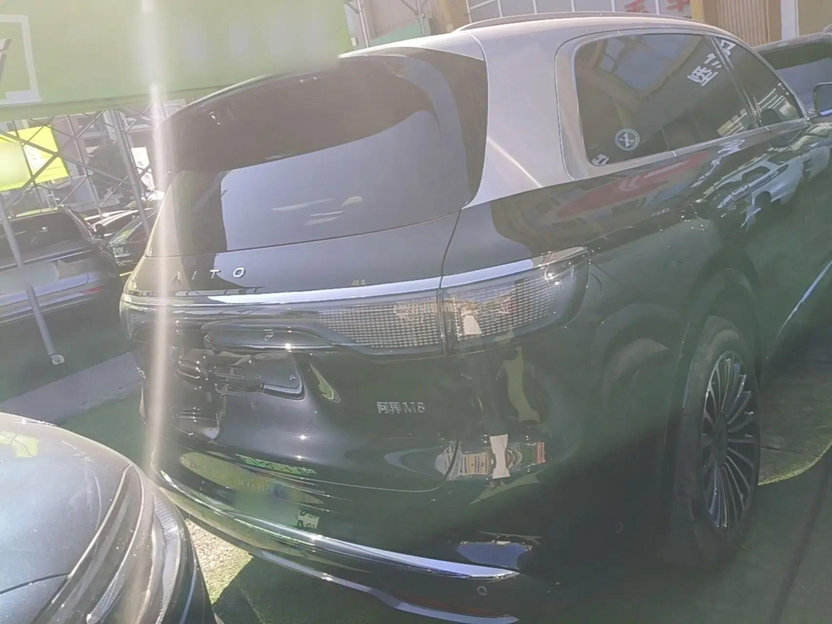 Hima AITO M8 2025 Extended-Range Ultra Version 53.4 kWh 5-Seater Edition — миниатюра 5