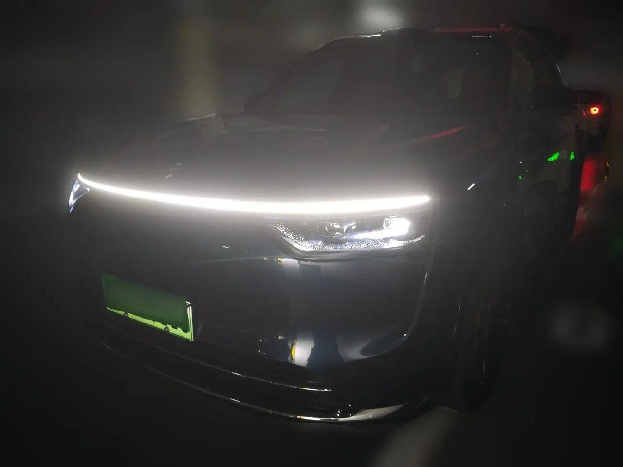 Hima AITO M8 2025 Extended-Range Ultra Version 53.4 kWh 5-Seater Edition — миниатюра 1