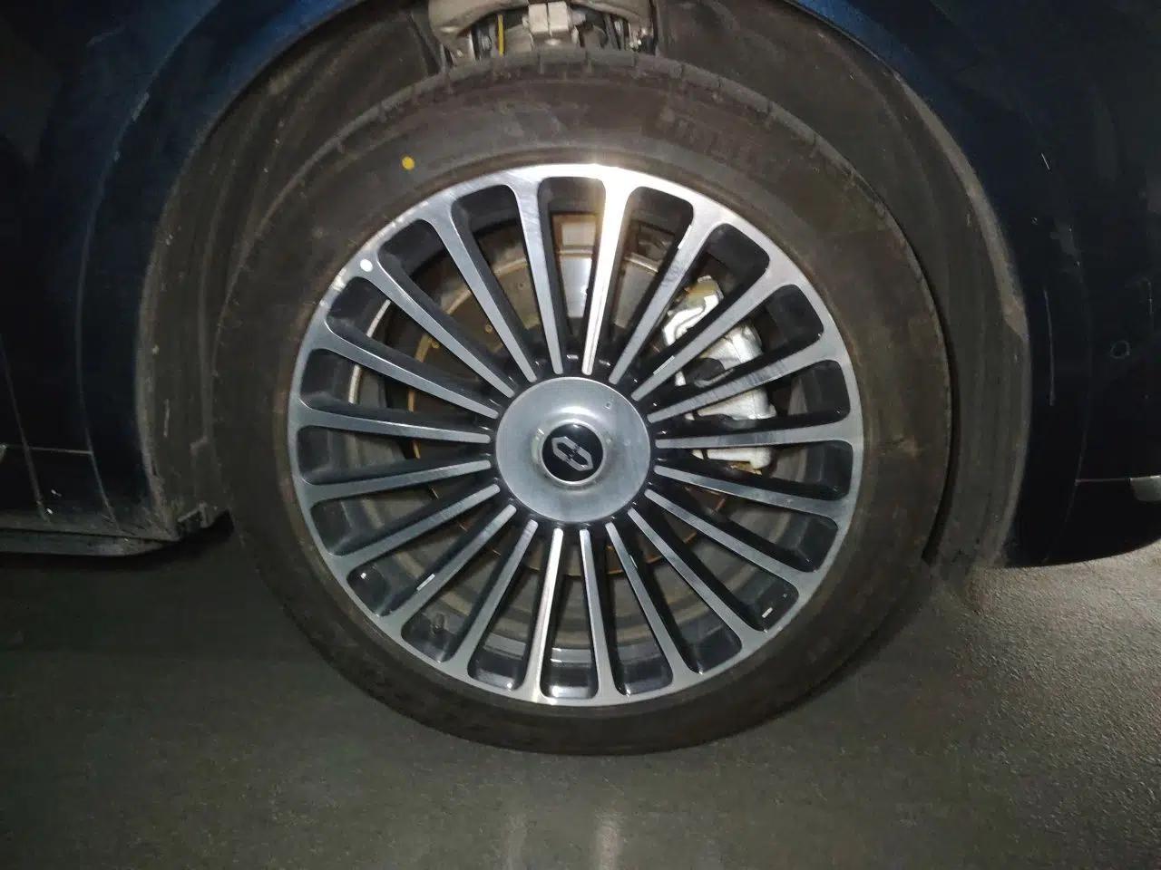 Hima AITO M8 2025 Extended-Range Ultra Version 53.4 kWh 5-Seater Edition — миниатюра 8