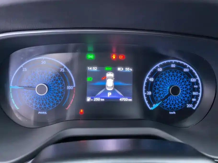 Hongqi E-QM5 2024 500km Travel Edition — миниатюра 14