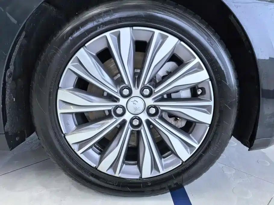 Hongqi E-QM5 2023 Model 620km PLUS — миниатюра 6