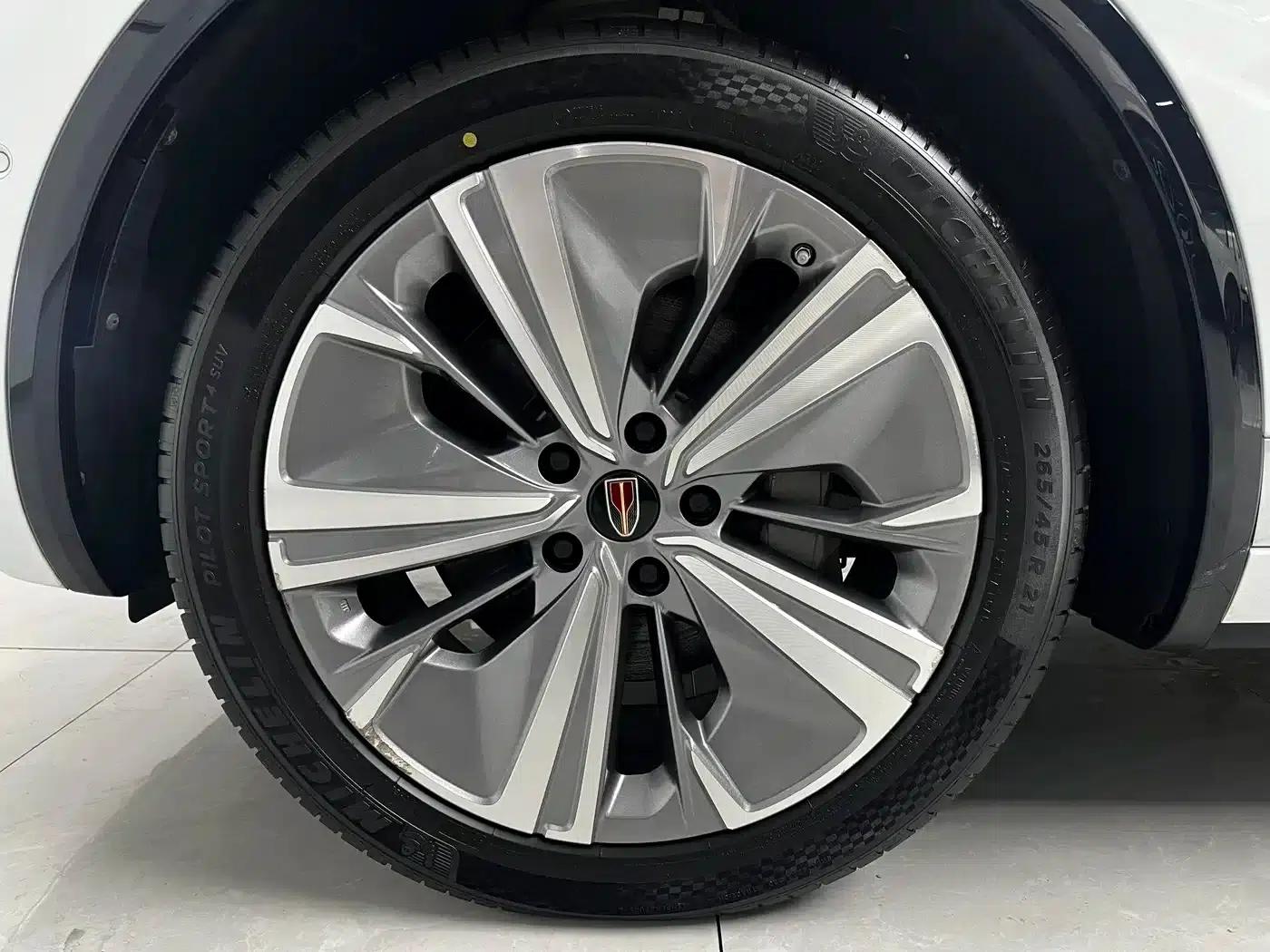 Hongqi E-HS9 2022 Model 690km Flagship Edition (Six Seats) — миниатюра 17