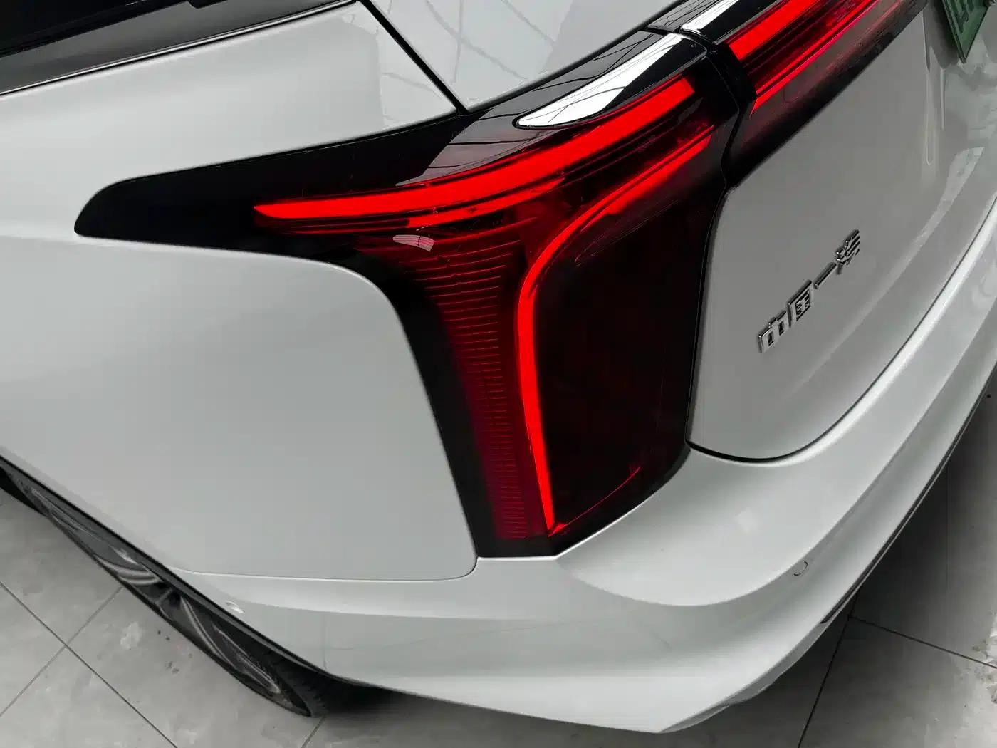 Hongqi E-HS9 2022 Model 690km Flagship Edition (Six Seats) — миниатюра 18