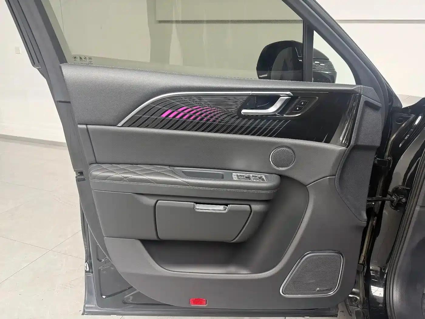 Hongqi E-HS9 2022 Model 690km Flagship Edition (Six Seats) — миниатюра 13