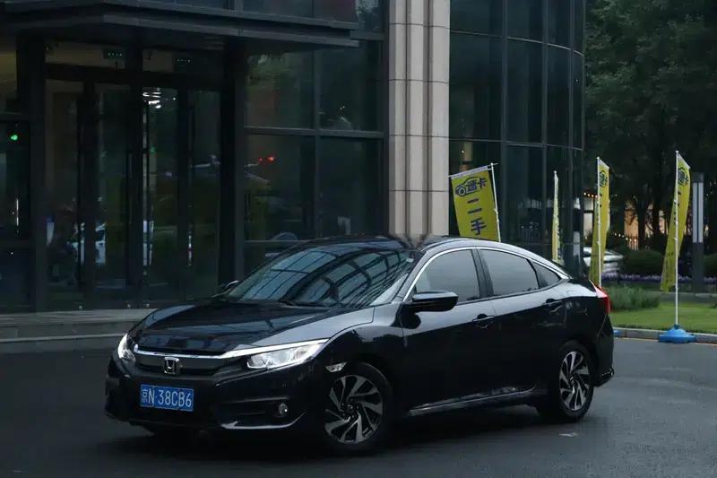 2016 Civic 220TURBO CVT Luxury Edition — миниатюра 1