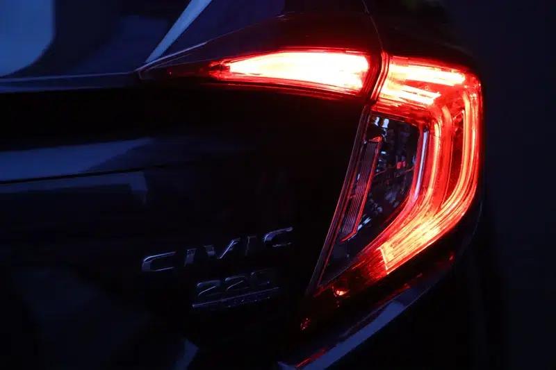 2016 Civic 220TURBO CVT Luxury Edition — миниатюра 4