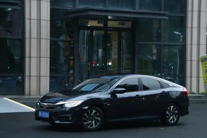 2016 Civic 220TURBO CVT Luxury Edition — миниатюра 5