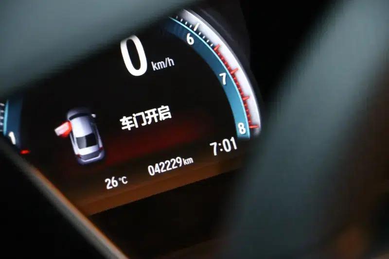 2016 Civic 220TURBO CVT Luxury Edition — миниатюра 6