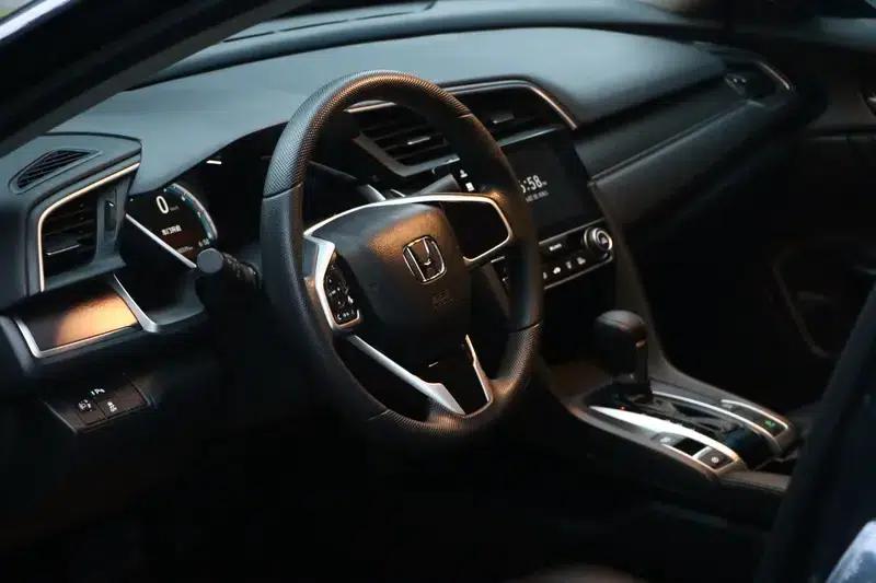 2016 Civic 220TURBO CVT Luxury Edition — миниатюра 9