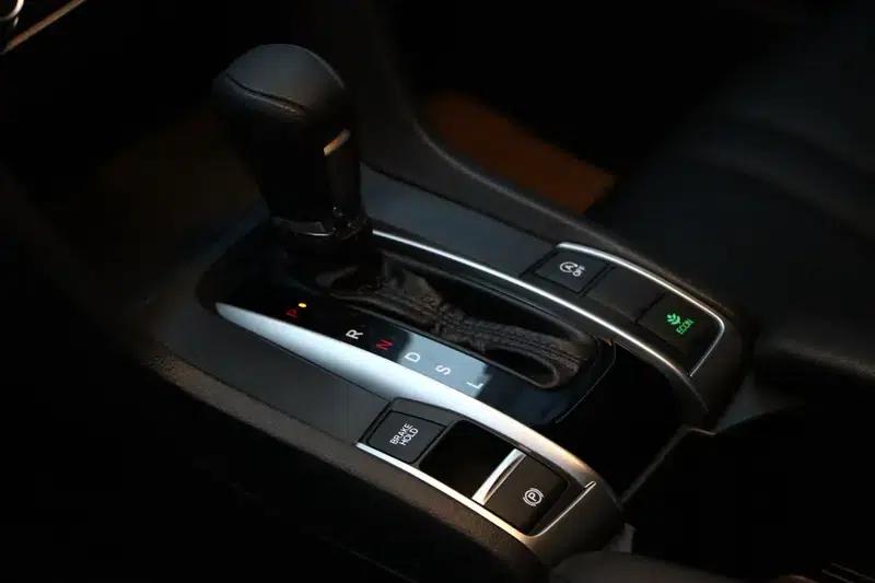 2016 Civic 220TURBO CVT Luxury Edition — миниатюра 10