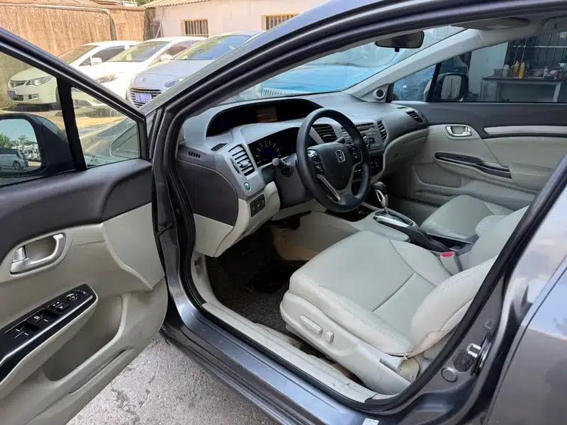 2012 Civic 1.8L Automatic Luxury Edition — миниатюра 14